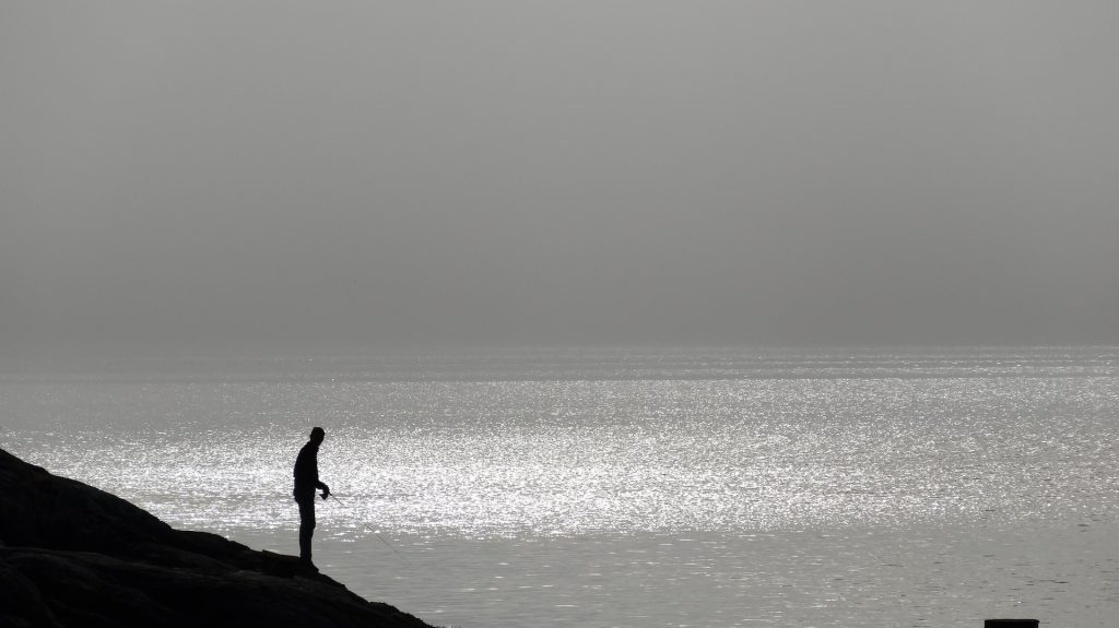 pescatore nella nebbia lofoten