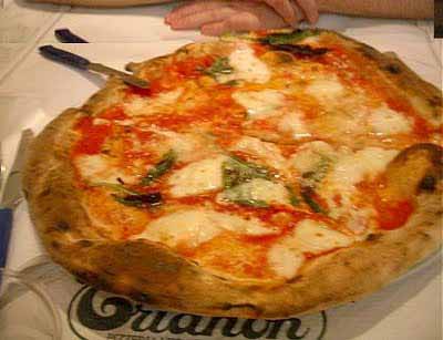 la pizza a Napoli