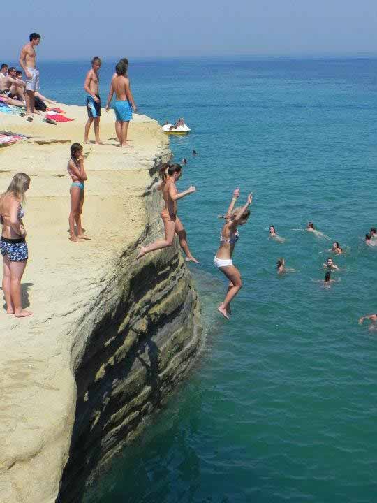 In Viaggio verso Istanbul Corfu Rocks