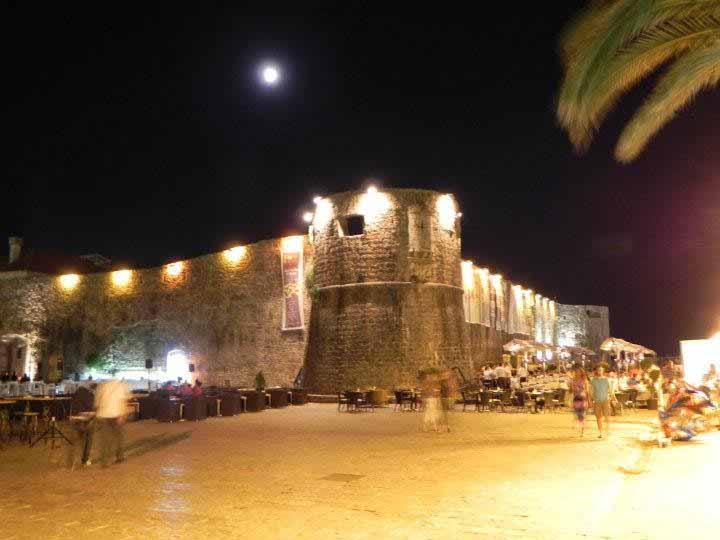 In viaggio verso Istanbul Kotor by night