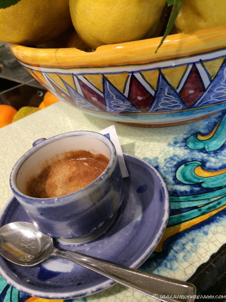 na tazzutella di caffè