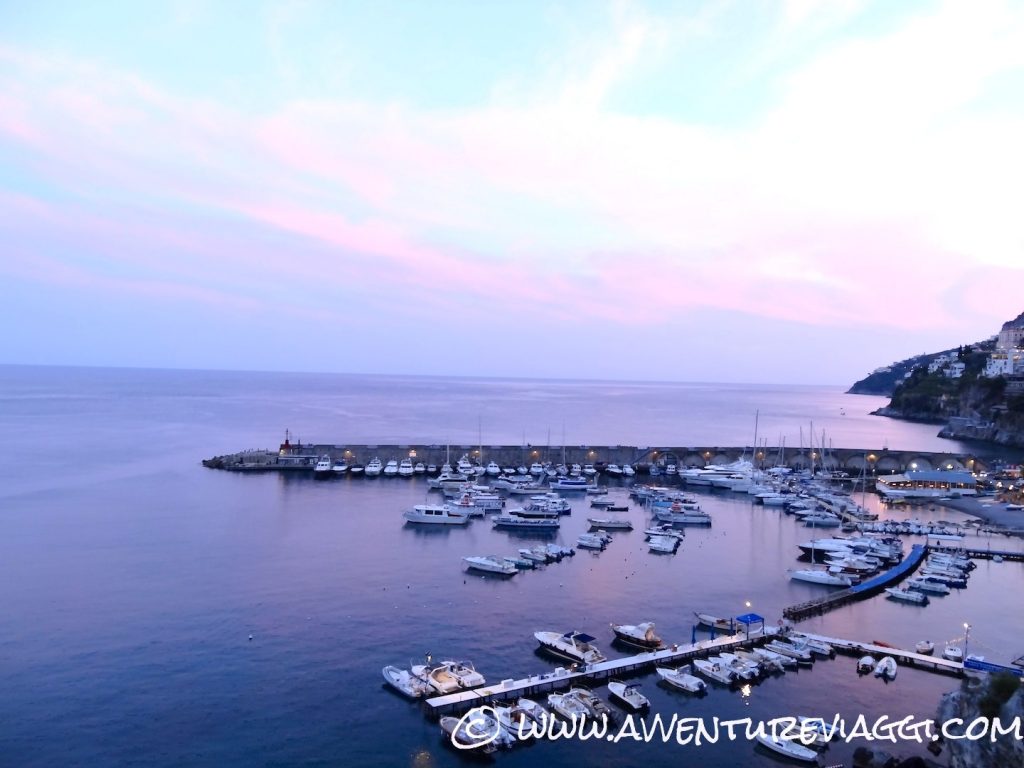 tramonto sul porto di Amalfi