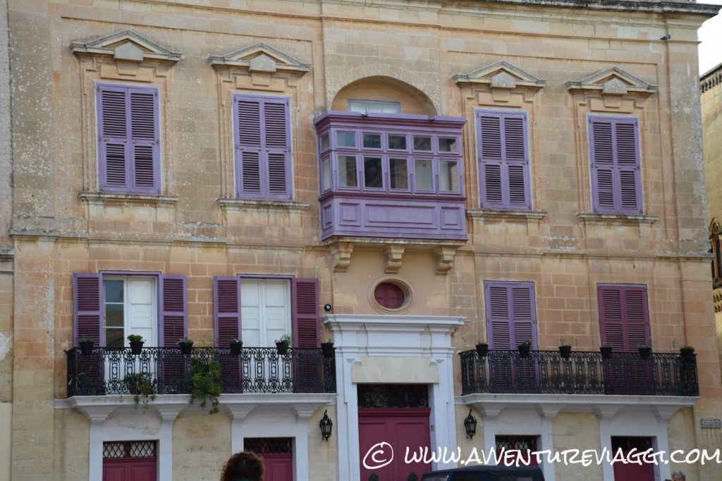 Mdina balconi colorati