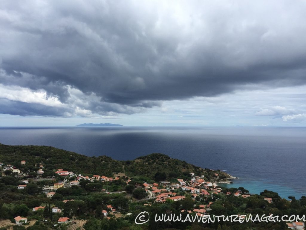 nuvole sull'isola d'Elba